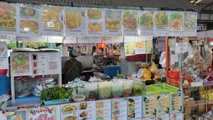 The menu is easy to see and also available in binders at Khanomchin Che Kai - Food Stall in Koh Samui