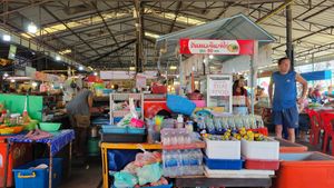 The kitchen at Khanomchin Che Kai - Food Stall in Koh Samui