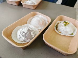 My best Mochis :
Raspberry, pistachio praline, black sesame at Onisuko  in Paris