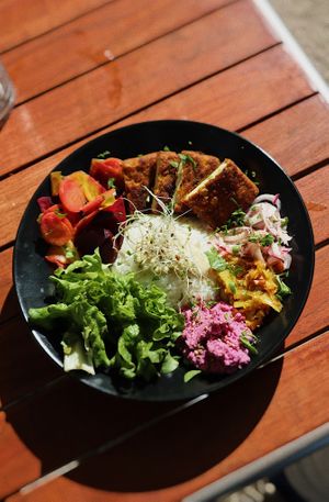 Quelle belle découverte que Rustine.
Pour commencer, l'endroit est très agréable et le personnel vraiment très sympathique. Le rapport qualité/prix est incroyable. Tout y est fait maison !! at Rustine in Forcalquier
