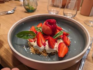 Très beau dessert at Chez Paulo in Brive-la-gaillarde