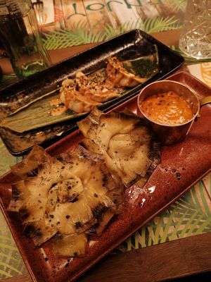 Artichokes and gyozas at Restaurant Enjoy It in Platja Daro