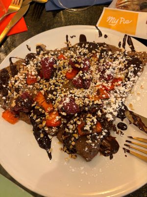 Brad Pitt at Culture Crêpes in Paris