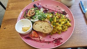 Scrambled tofu persian style at IVY Bistro & Café in Hamburg