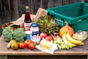 We offer a wide range of products, similar to any organic food store. You can choose from a variety of fresh fruit and veggies, dairy products, meat, eggs, beverages, freshly baked pastries and of course a bunch of really good vegan alternatives. at frischeKISTE in Syke