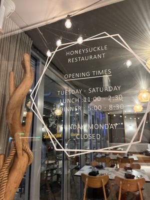 Hours   at Honeysuckle Restaurant  in Buderim