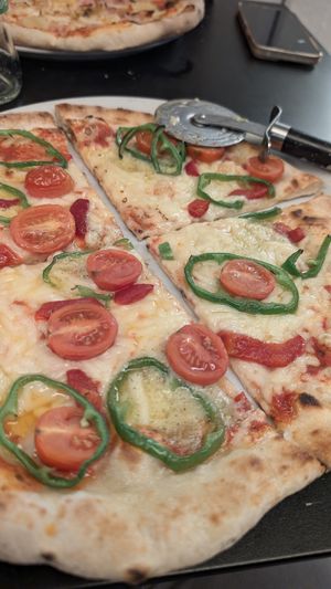  at Pizzaloriano in San Roque