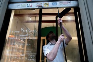 Insegna at Forno Belfiore in Turin