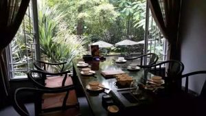 a tea room at Bingsheng Zen Tea House in Guangzhou