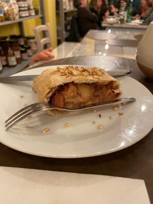 strudel di mele   at Cinque Sapori in Bologna