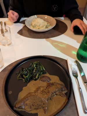 Seitan roast with spinach and spaghetti carbonara at Cinque Sapori in Bologna