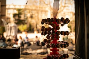 Ambiance cosy estivale assurée en service continue toute la journée !
A cozy summer atmosphere guaranteed with continuous service all day long! at Le Square in Avignon