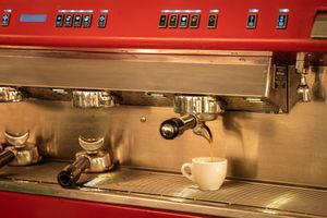 Ambiance cosy estivale assurée en service continue toute la journée !
A cozy summer atmosphere guaranteed with continuous service all day long! at Le Square in Avignon