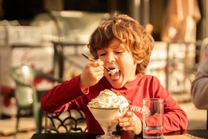 Ambiance cosy estivale assurée en service continue toute la journée !
A cozy summer atmosphere guaranteed with continuous service all day long! at Le Square in Avignon