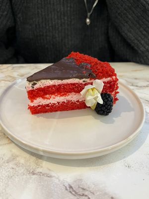 Red velvet, not good honestly 5,50€ at The Vegan Roll in Madrid