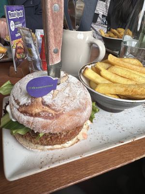Vegan crispy chicken burger with coleslaw & chilli saucee  at Bierliebe & Friends in Luzern
