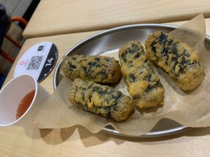 Seaweed rolls, absolutely delicous and perfectly cooked  at Sinjeon in Melbourne