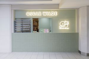 To go counter at Oscar Wilde in Tokyo