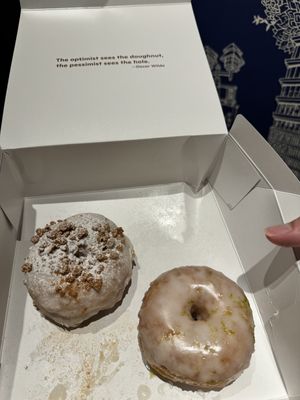 Seasonal winter spice donut and Oscar Wilde  at Oscar Wilde in Tokyo