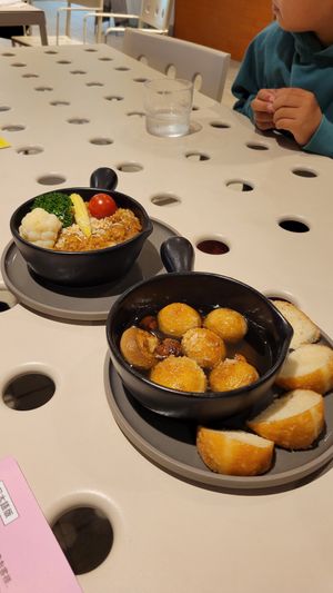 Mini curry bowl and mushrooms at TOSSO Hoba in Tokyo