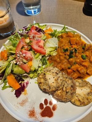 Gulasch à la Katzentempel mit gebratenen Serviettenknödeln at Katzentempel - Trier  in Trier