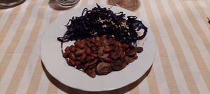 violet cabbage with beans and mushroom baked with red wine at Nutrilamente in Robella