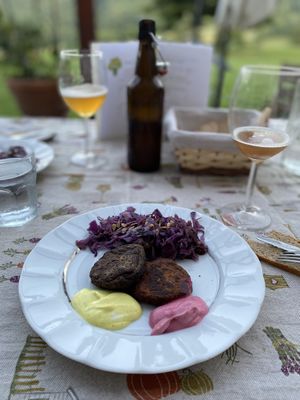 Miniburger mit Saucen und Rotkohl  at Nutrilamente in Robella