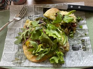 Naan with hummus, grilled veggies, arugula, vegan cheese  at Bospaviljoen De Norgerberg in Norg