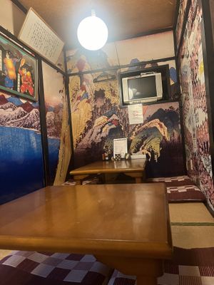 Sitting on the floor   at Karuta in Hakone