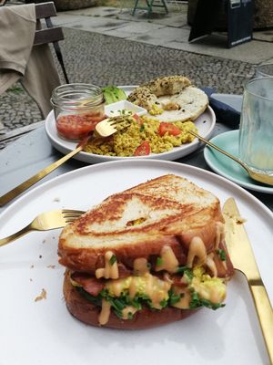 Egg drop and bagel breakfast at Vegan Backyard in Berlin