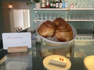 Cinnamon rolls at Vegan Backyard in Berlin