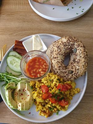Bagel breakfast at Vegan Backyard in Berlin