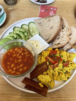 Bagel breakfast with gluten free breadd  at Vegan Backyard in Berlin
