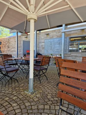 Sitzplätze im Freien at Biergarten am Kocher in Kuenzelsau
