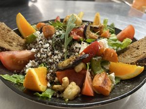 Quinoa Salat Vegan  at Santé in Mallorca