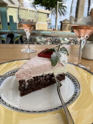 Vanille-Himbeer-Kuchen  at Santé in Mallorca