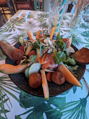 Falafel salad at Santé in Mallorca