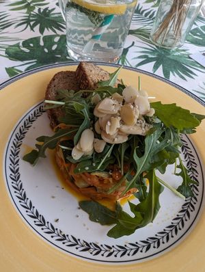 Veggie tartar bruchetta at Santé in Mallorca
