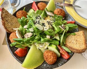 Falafel salad bowl  at Santé in Mallorca