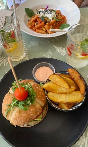 Vegan burger and pasta with mozarella  at Santé in Mallorca