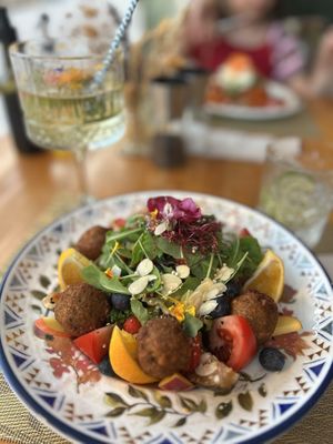 Salat mit Falafel  at Santé in Mallorca