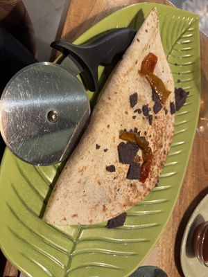 Quesadilla vegana con chili  at Katoa in Roquetas De Mar