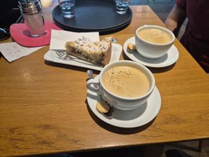 Apfel kuchen mit Hafer Kaffee at Vor Ort in Gauting