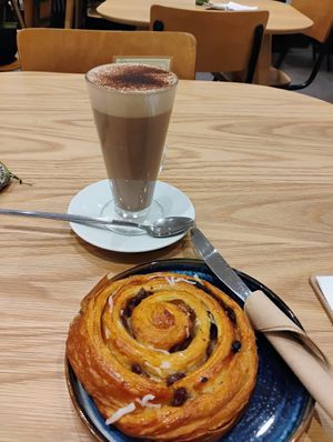 Real treat to find a vegan pastry 😋 at Nathalie's Kitchen in North London