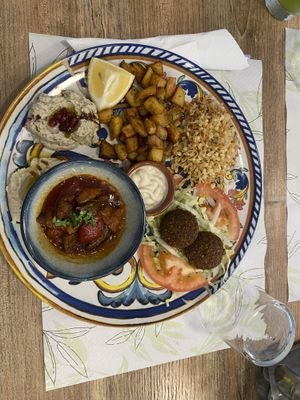 Piatto vegano per pranzo. Buonissimo !  at Il Povero Piatto  in Milan