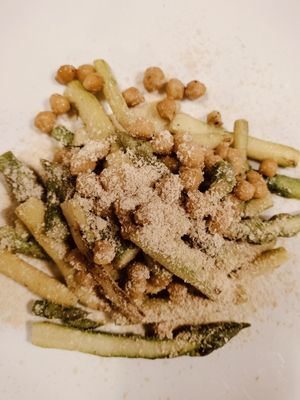 Asparagi, ceci alla diavola e lievito alimentare at Gallorosso al Guasco in Ancona
