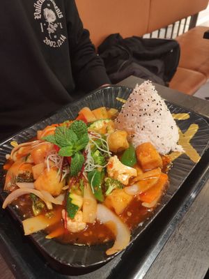 Sweet chili 'chicken', tofu and rice at Chay Vegan - Marknadsvägen in Helsingborg