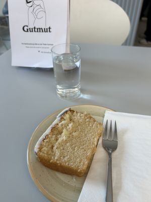  Zitronenkuchen 4,40€
  at Gutmut in Linz