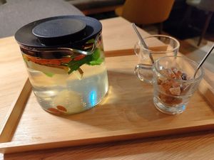 Ginger Mint Goji Tea Pot at Shiyu in Vienna
