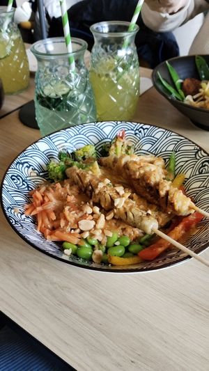 B8 | Seitan, fresh veggies on rice with secret peanut butter sauce at Shiyu in Vienna